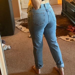 Super cute vintage mom jeans